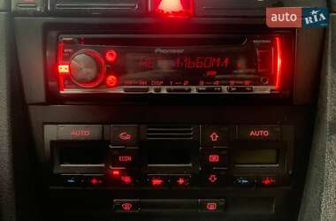 Седан Audi A4 2001 в 
