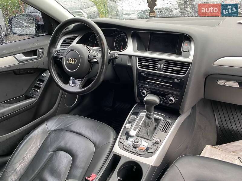 Седан Audi A4 2015 в Львове
