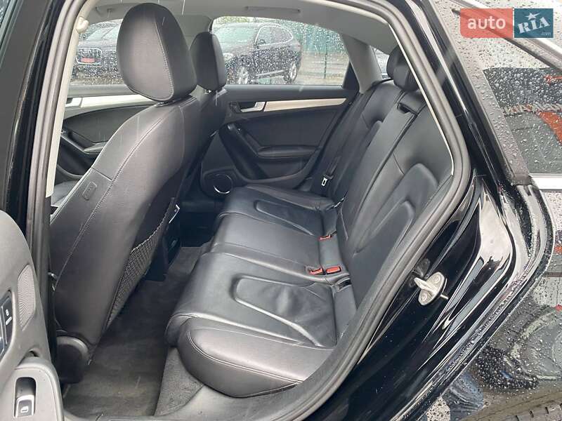 Седан Audi A4 2015 в Львове