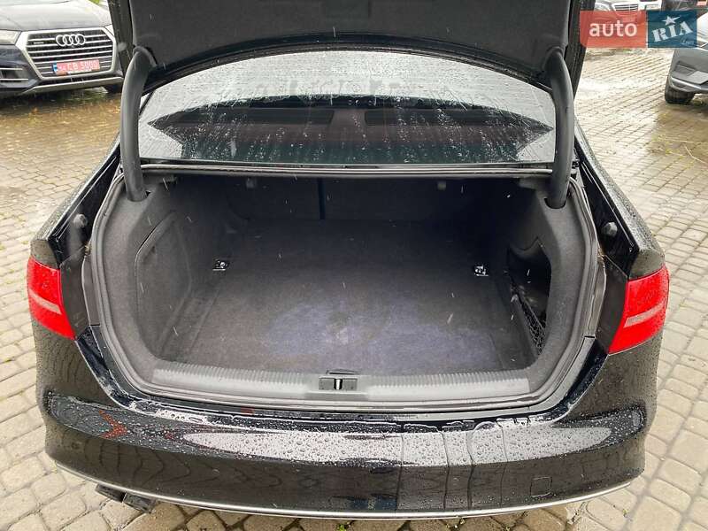 Седан Audi A4 2015 в Львове