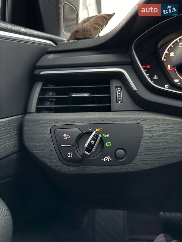 Седан Audi A4 2016 в Мукачево