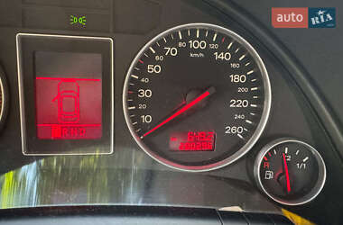 Седан Audi A4 2001 в 