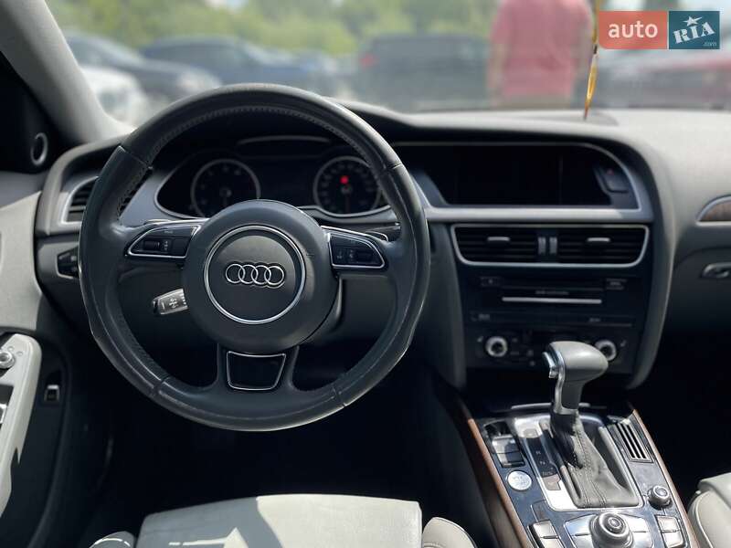 Седан Audi A4 2013 в Львове