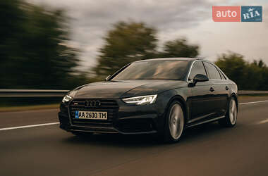 Седан Audi A4 2016 в Киеве