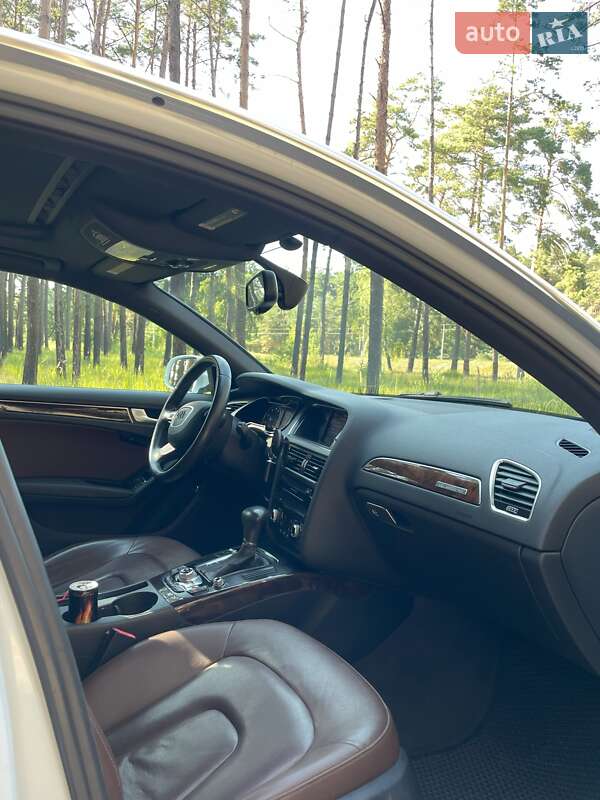 Седан Audi A4 2012 в Чернигове