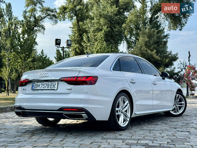 Седан Audi A4 2022 в Киеве