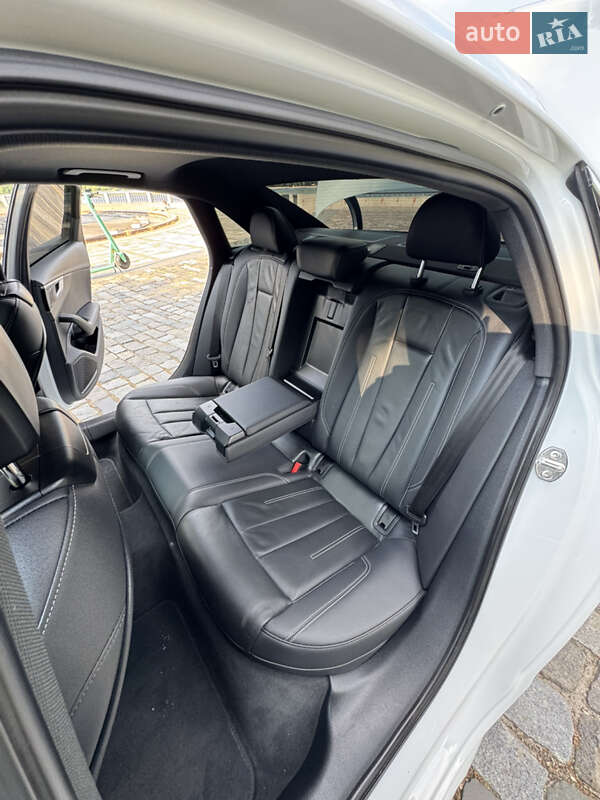 Седан Audi A4 2022 в Киеве