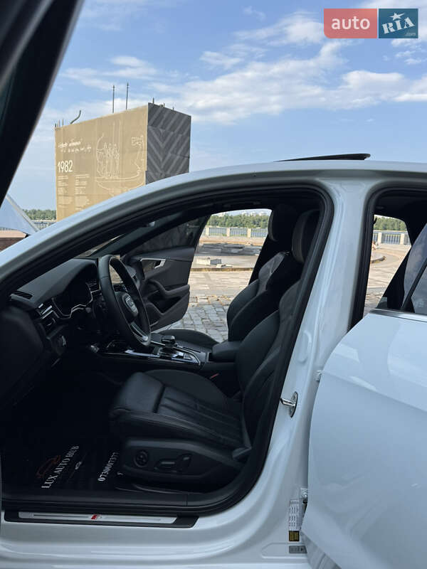 Седан Audi A4 2022 в Киеве