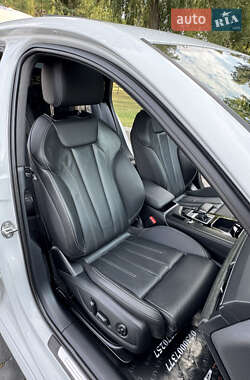 Седан Audi A4 2022 в 