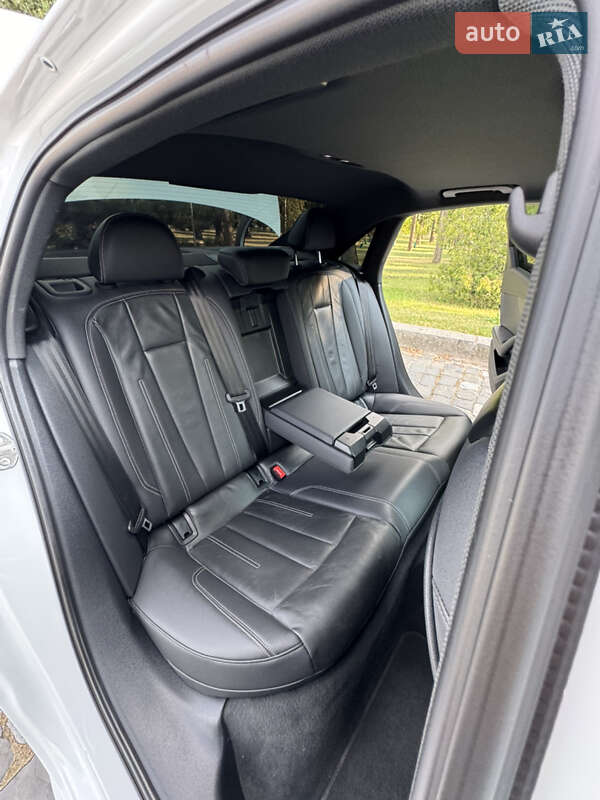 Седан Audi A4 2022 в Киеве