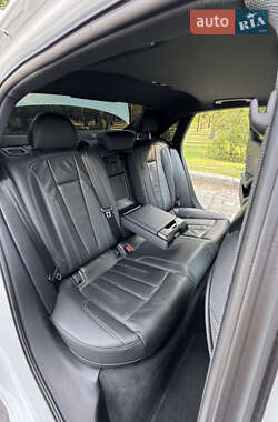 Седан Audi A4 2022 в 
