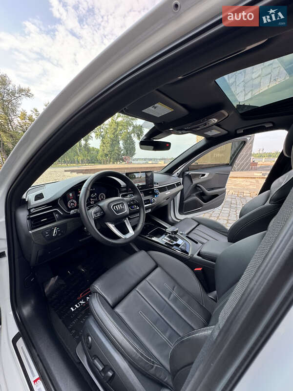 Седан Audi A4 2022 в Киеве