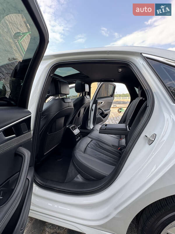 Седан Audi A4 2022 в Киеве