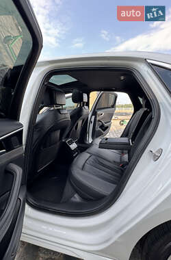 Седан Audi A4 2022 в 