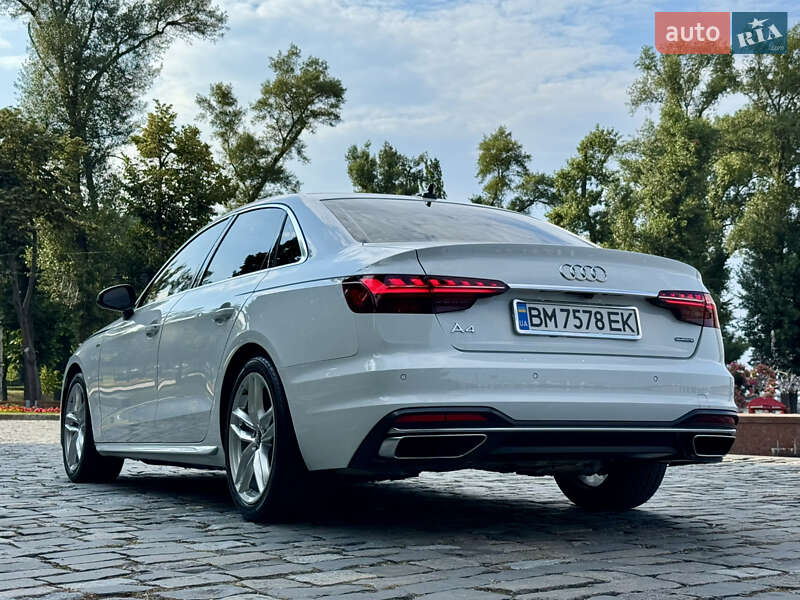 Седан Audi A4 2022 в Киеве