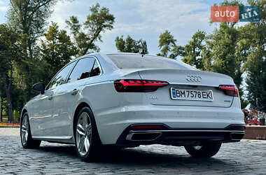 Седан Audi A4 2022 в 