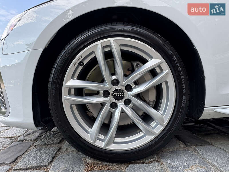 Седан Audi A4 2022 в Киеве