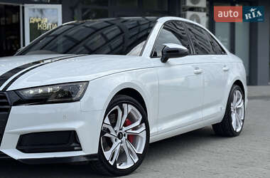 Седан Audi A4 2019 в 