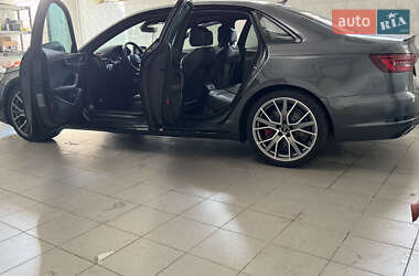Седан Audi A4 2019 в 