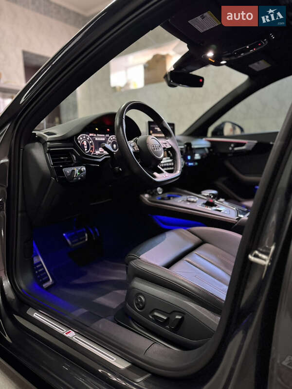 Седан Audi A4 2019 в 