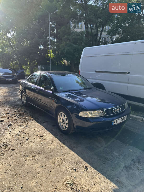 Седан Audi A4 1995 в Києві