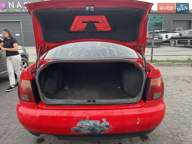 Седан Audi A4 1998 в Ивано-Франковске