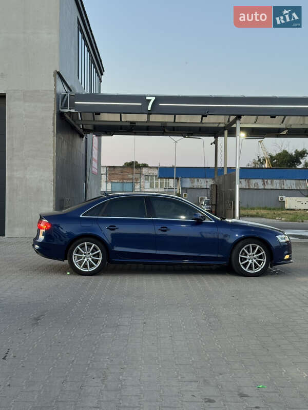 Седан Audi A4 2014 в Киеве