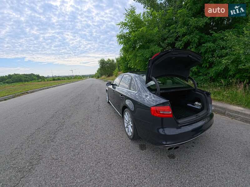 Седан Audi A4 2013 в Львові