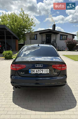 Седан Audi A4 2013 в 