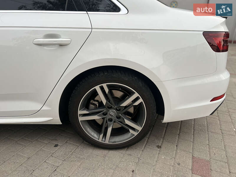 Седан Audi A4 2018 в Хмельницькому