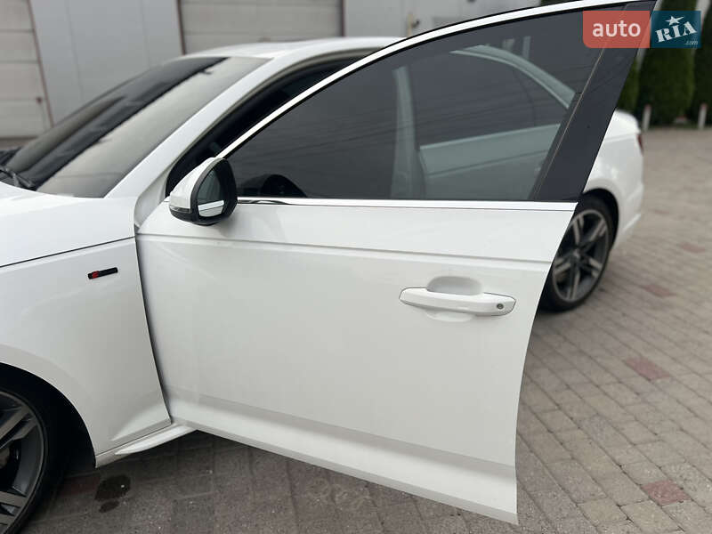 Седан Audi A4 2018 в Хмельницькому