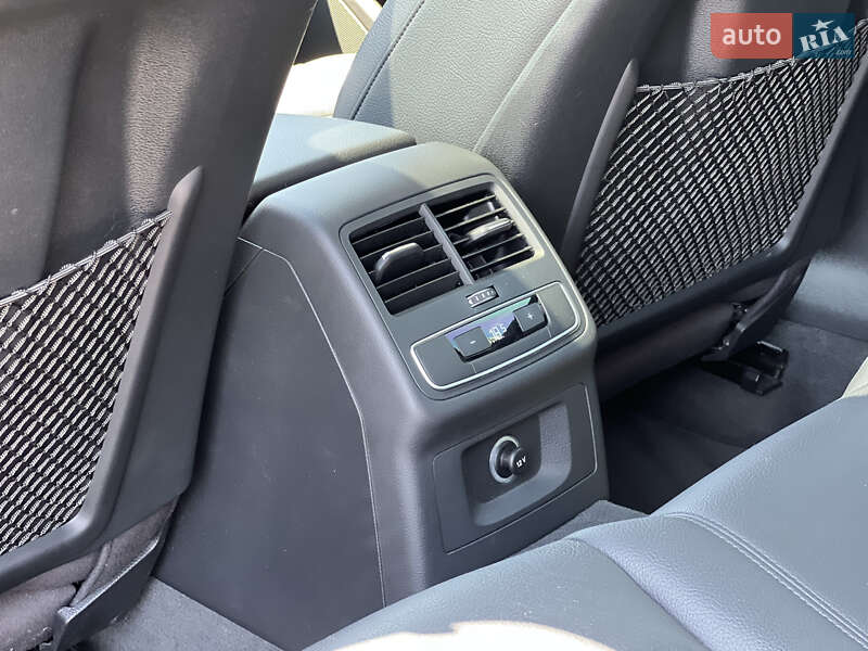 Седан Audi A4 2017 в Ужгороді