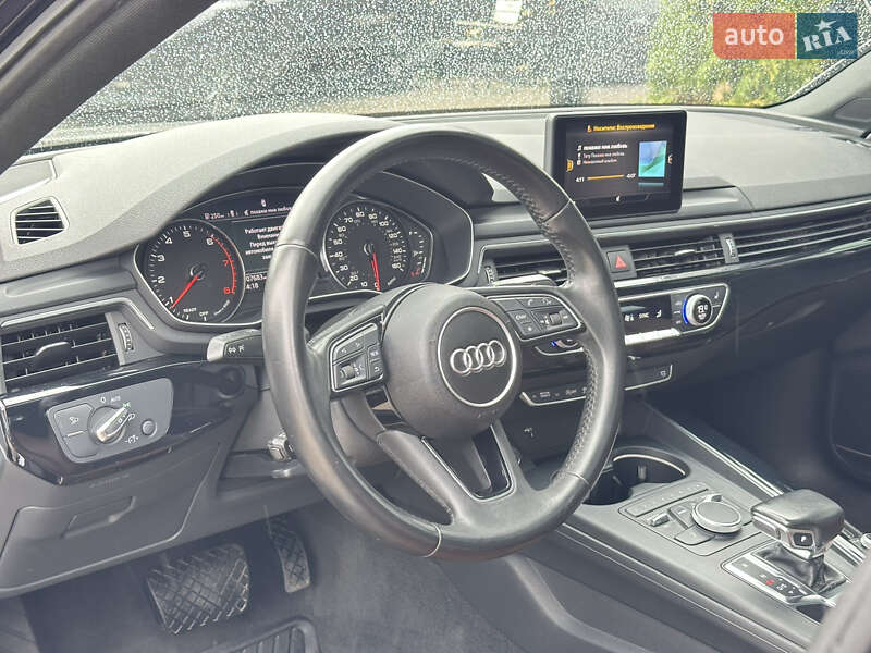 Седан Audi A4 2018 в Харкові