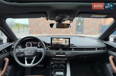 Седан Audi A4 2022 в 