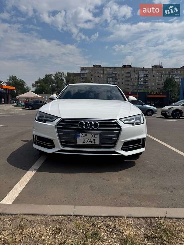 Седан Audi A4 2017 в 
