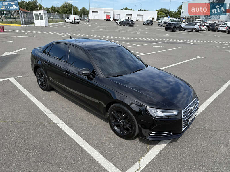 Седан Audi A4 2018 в Дніпрі