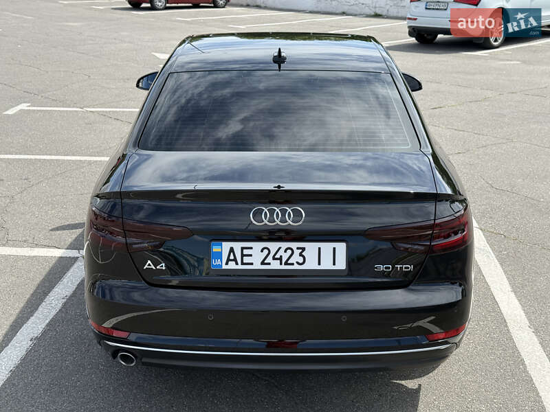Седан Audi A4 2018 в Дніпрі