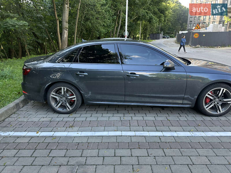 Седан Audi A4 2016 в Львові