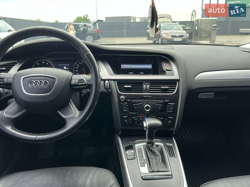 Седан Audi A4 2013 в Мукачево