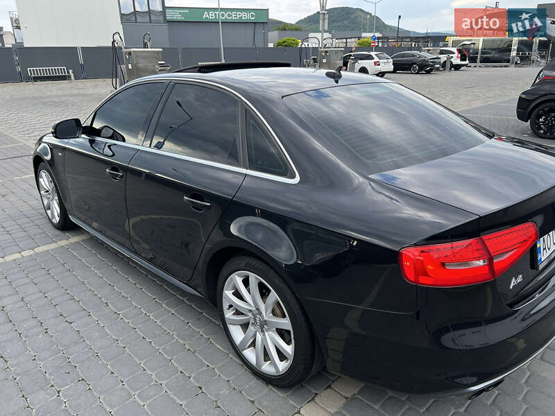 Седан Audi A4 2013 в Мукачево