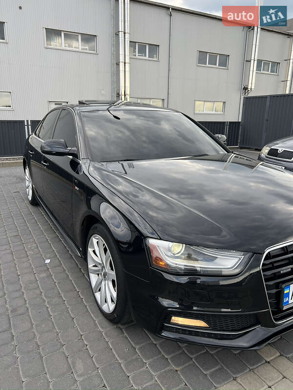 Седан Audi A4 2013 в Мукачево