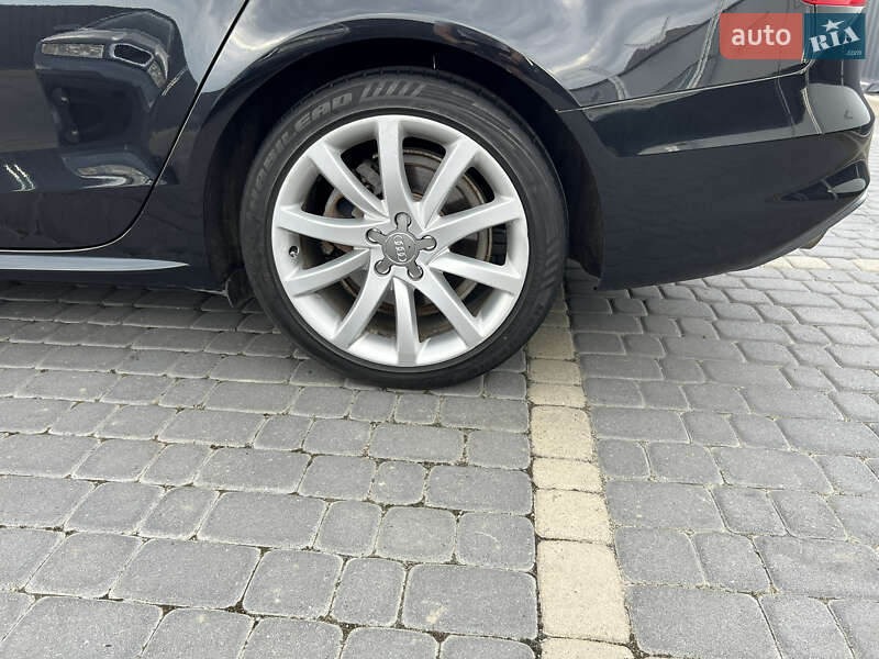 Седан Audi A4 2013 в Мукачево