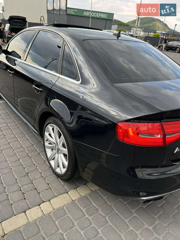 Седан Audi A4 2013 в Мукачево