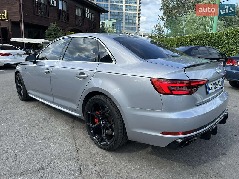 Седан Audi A4 2017 в Дніпрі