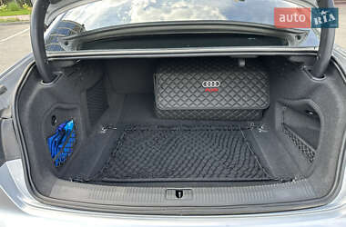 Седан Audi A4 2017 в Дніпрі