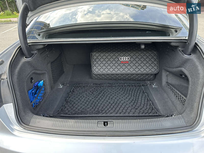 Седан Audi A4 2017 в Дніпрі