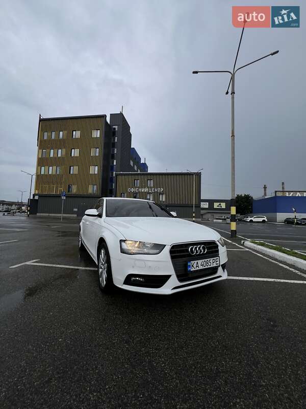 Седан Audi A4 2014 в 