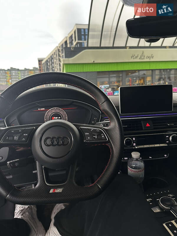 Седан Audi A4 2017 в Ивано-Франковске