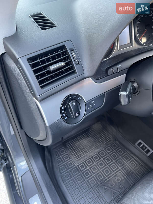 Седан Audi A4 2006 в Коростышеве