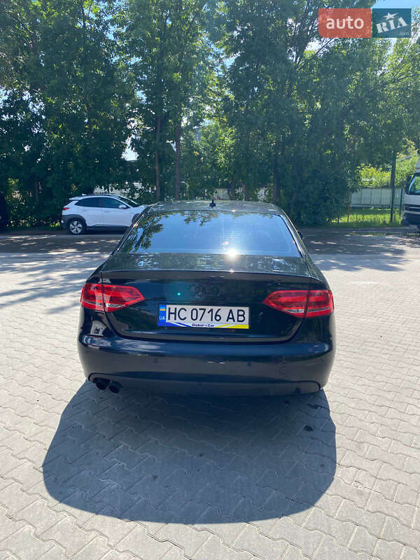 Седан Audi A4 2011 в Львові